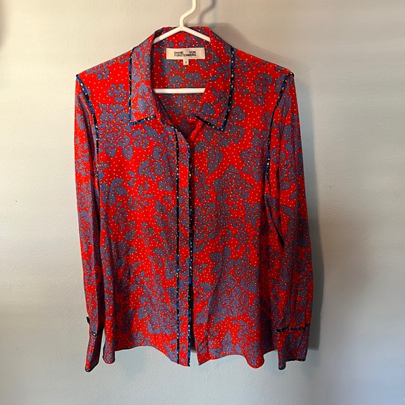 100% Silk DVF Button Down Top - Picture 1 of 4